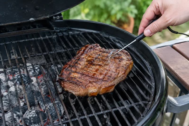 Steak scharf grillieren