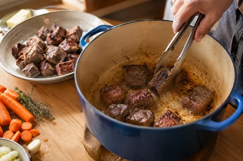 Fleisch portionenweise anbraten