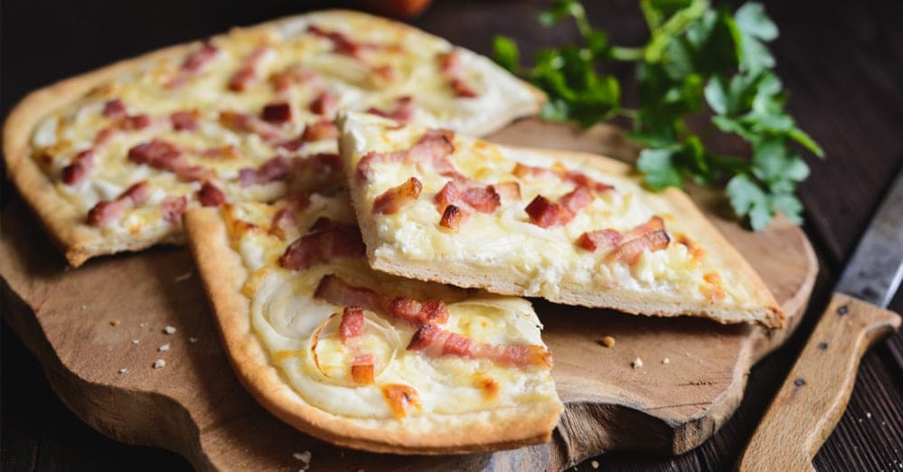 Flammkuchen: mach es dir gemütlich mit diesem Klassiker!