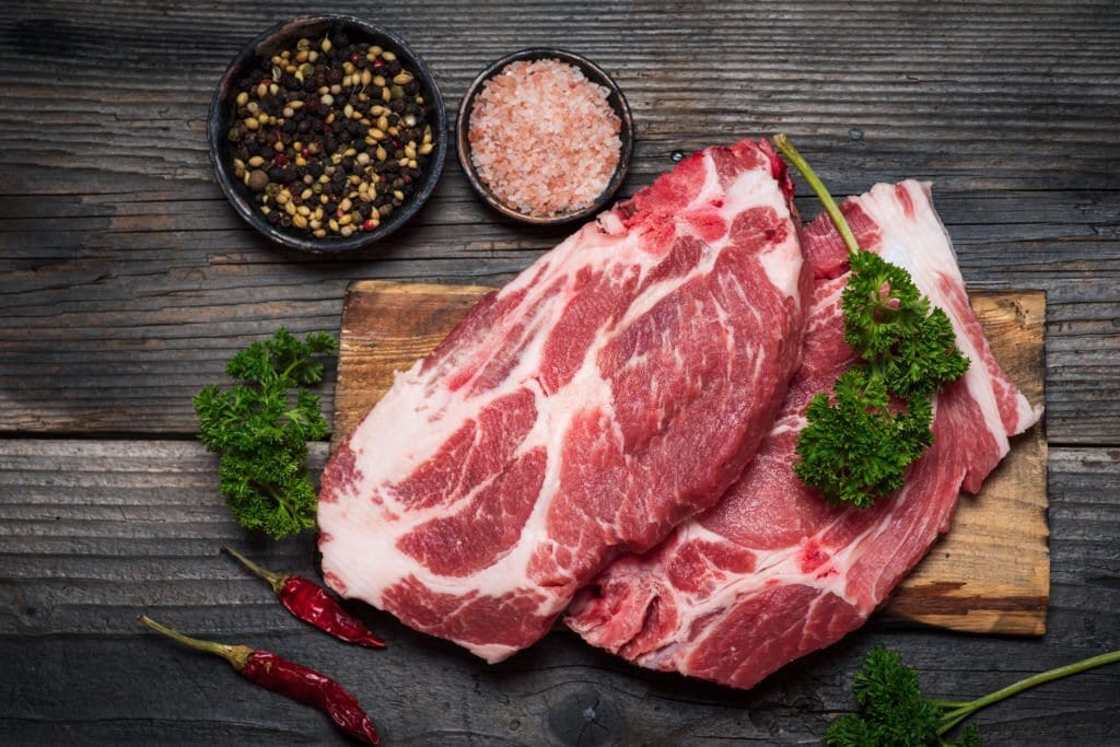 Schweinehals grillieren: so wirst du zum Grillkönig