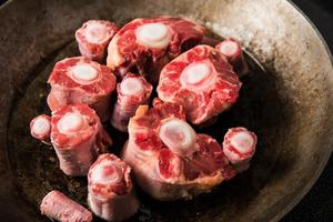 Rinder Schwanz (Oxtail)